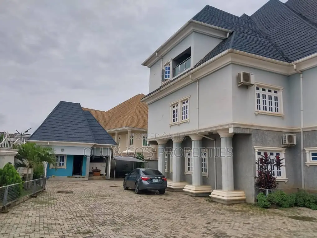 9bdrm Maisonette in Jahi for rent
