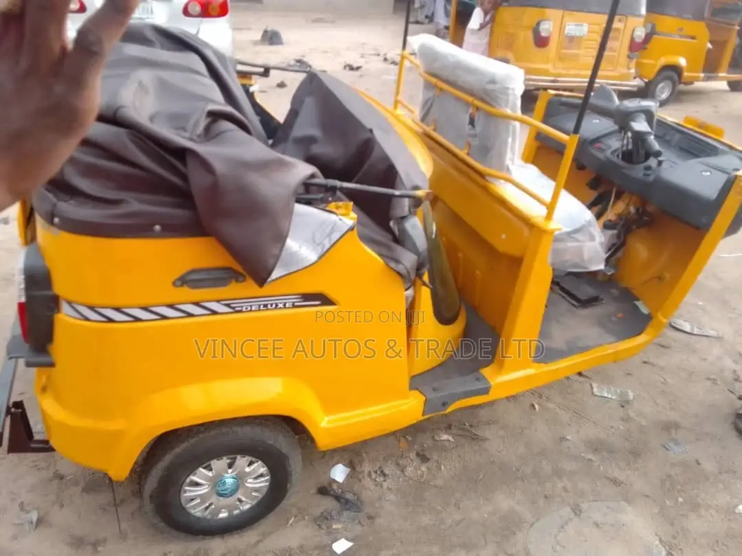TVS King Cargo 2022 Yellow