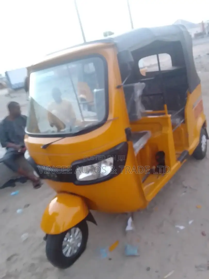 TVS King Cargo 2022 Yellow