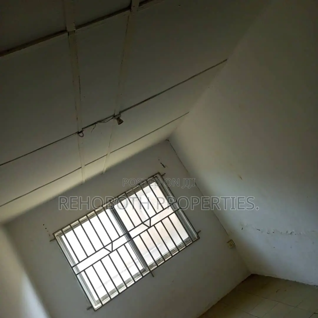 6bdrm Bungalow in Akoto, Ibadan for sale