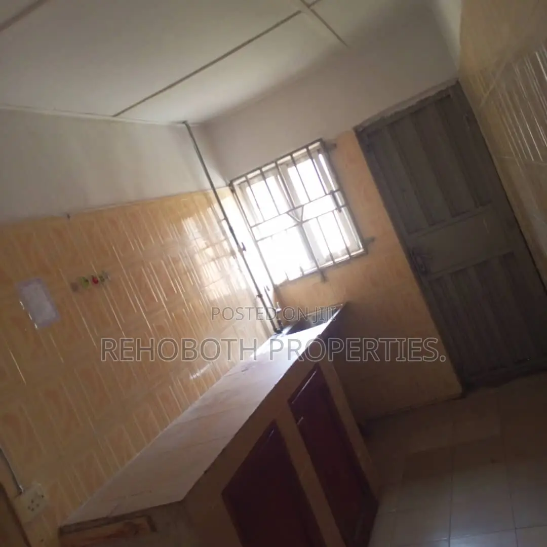 6bdrm Bungalow in Akoto, Ibadan for sale