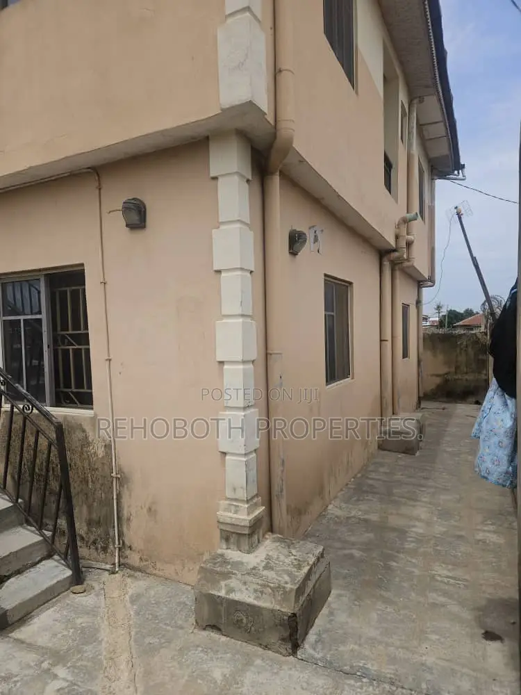 10bdrm Apartment in Agara, Ibadan for sale
