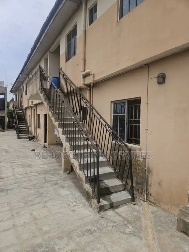 10bdrm Apartment in Agara, Ibadan for sale