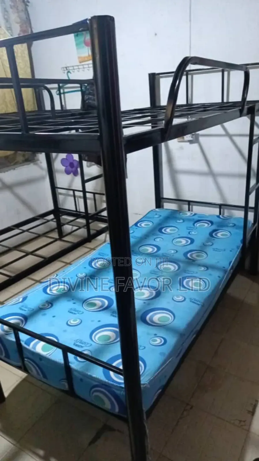 Beautiful Metal Bunk Bed for Worker's Rooms.