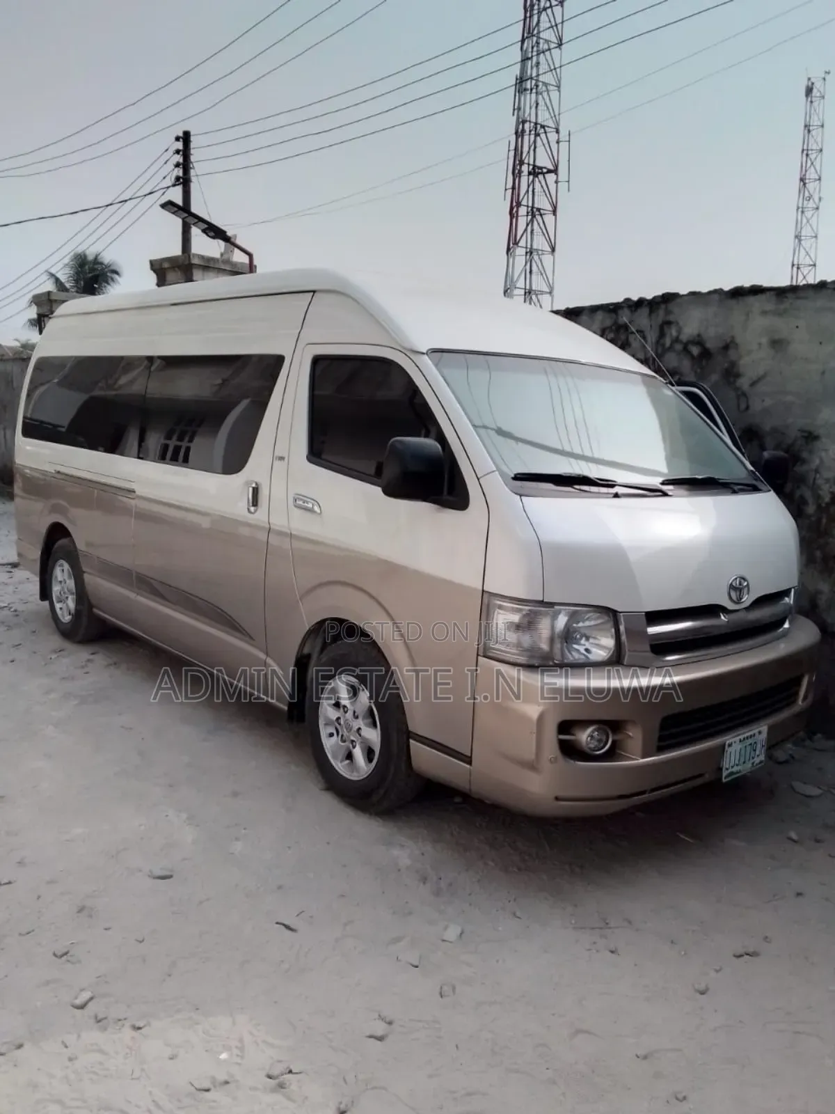 Hire Bus and Coaster Bus, Hire Hilux