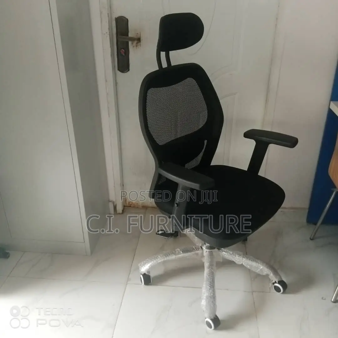 Good Quality Office Chair With Head Rest and Back Support