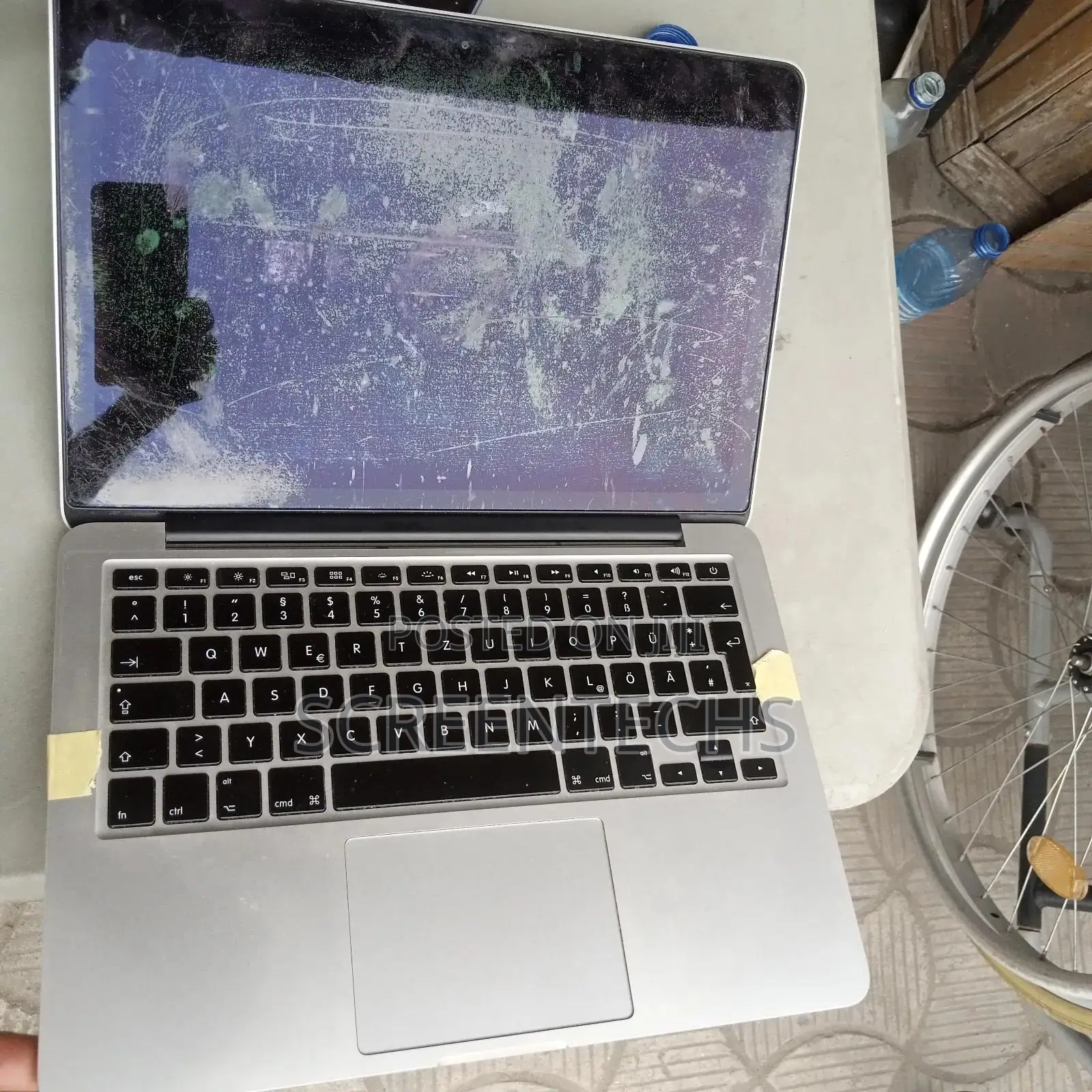 Macbook Decolonized Screen With Dirty Ink Stains