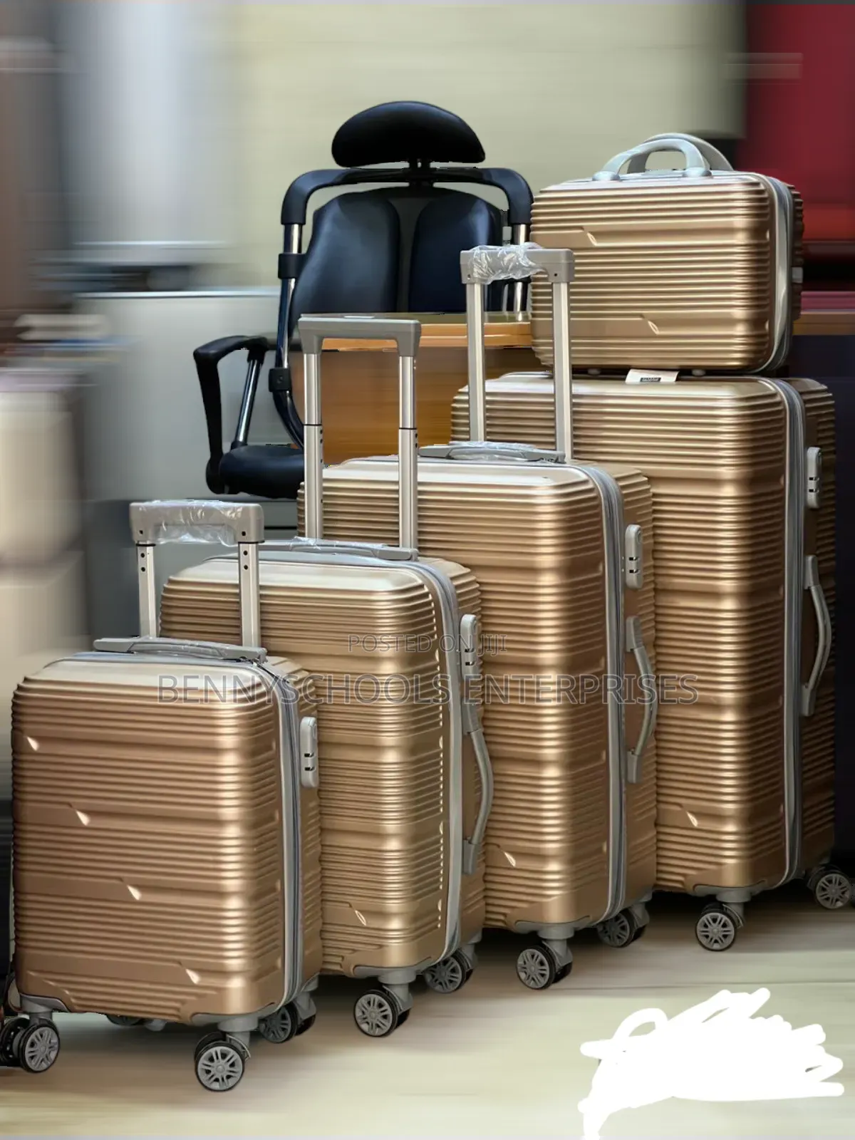 Set of 5 Rubber Golden Plastic Travelling Luggage Boxes