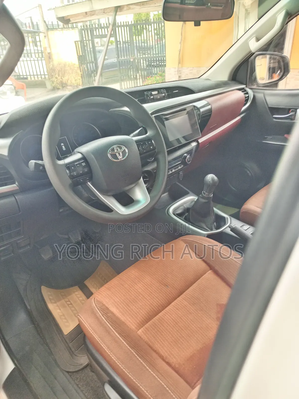 Toyota Hilux 2019 White