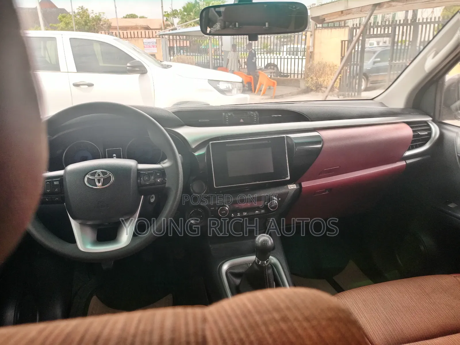 Toyota Hilux 2019 White