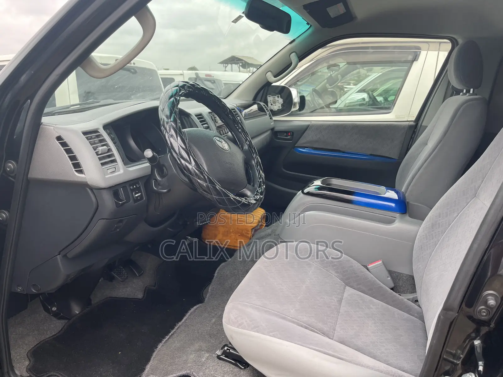 Toyota HiAce 2010 Black