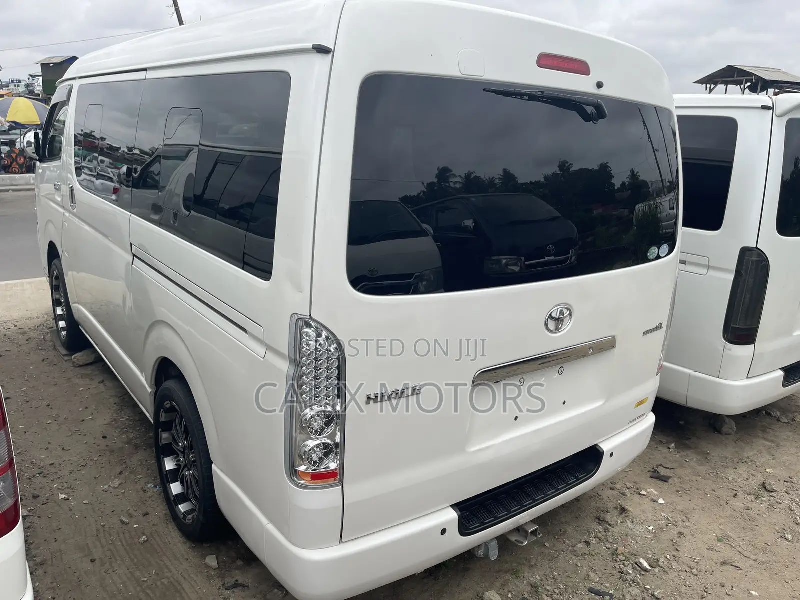 Toyota HiAce 2014 White