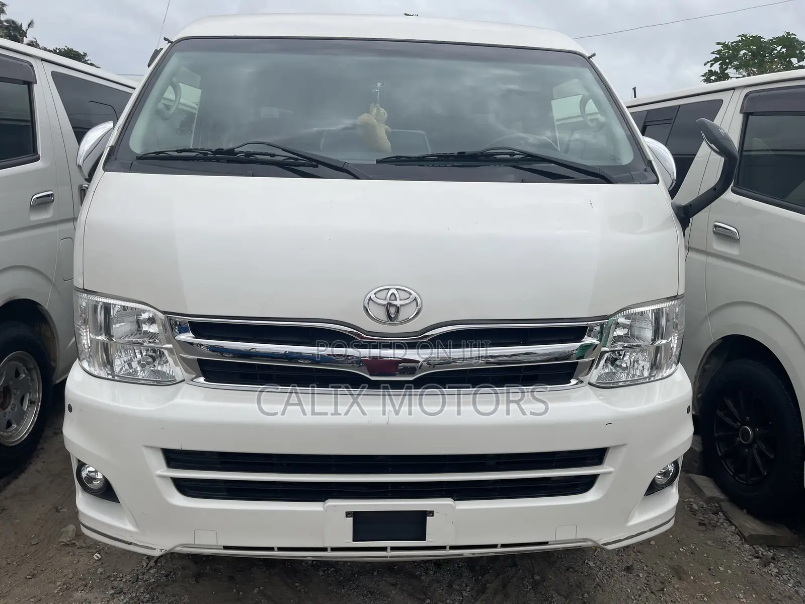 Toyota HiAce 2014 White