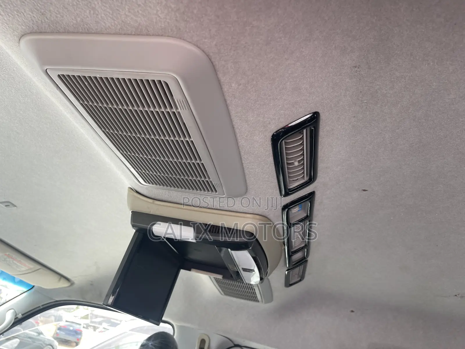 Toyota HiAce 2014 White