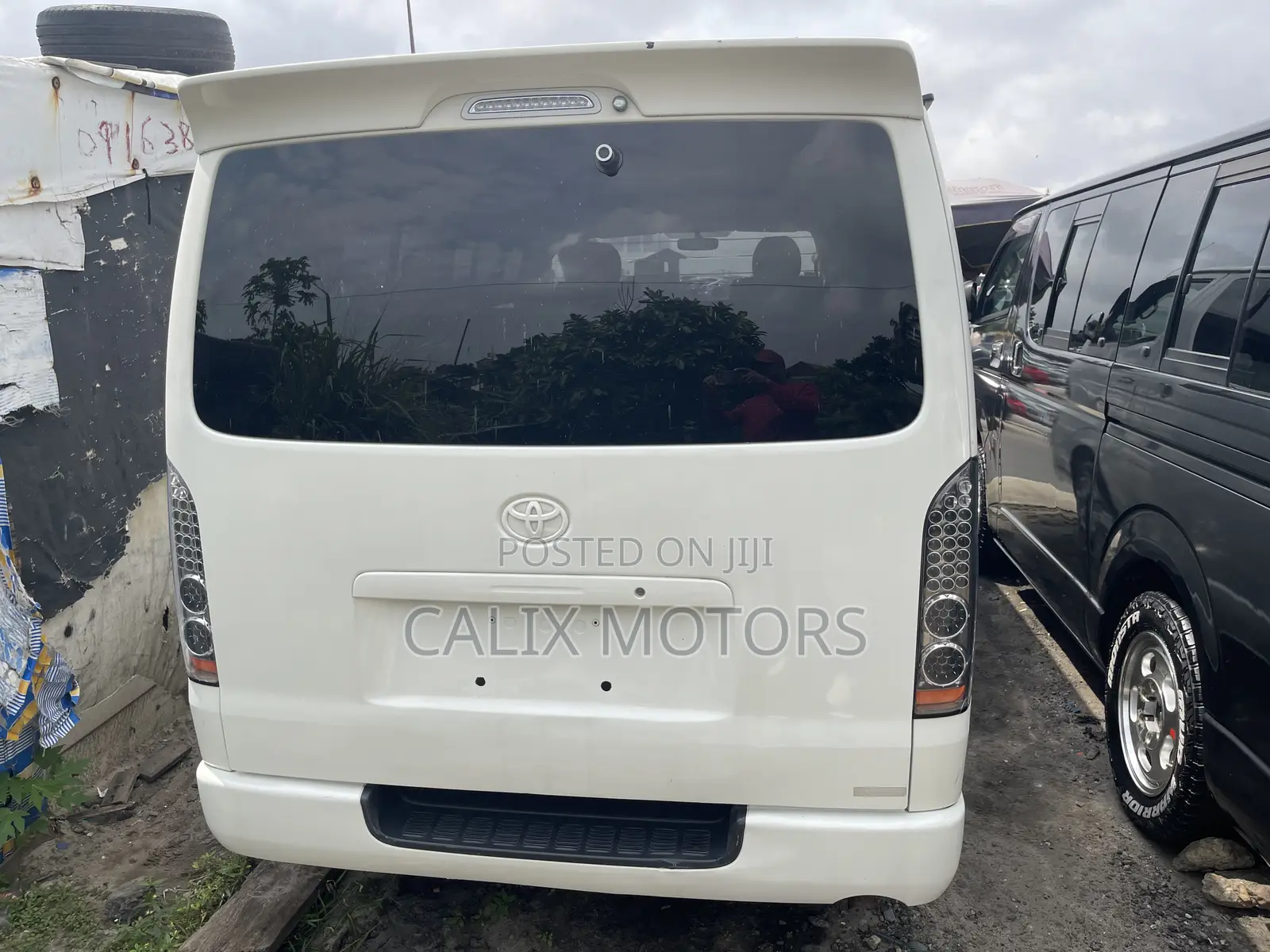 Toyota HiAce 2011 White