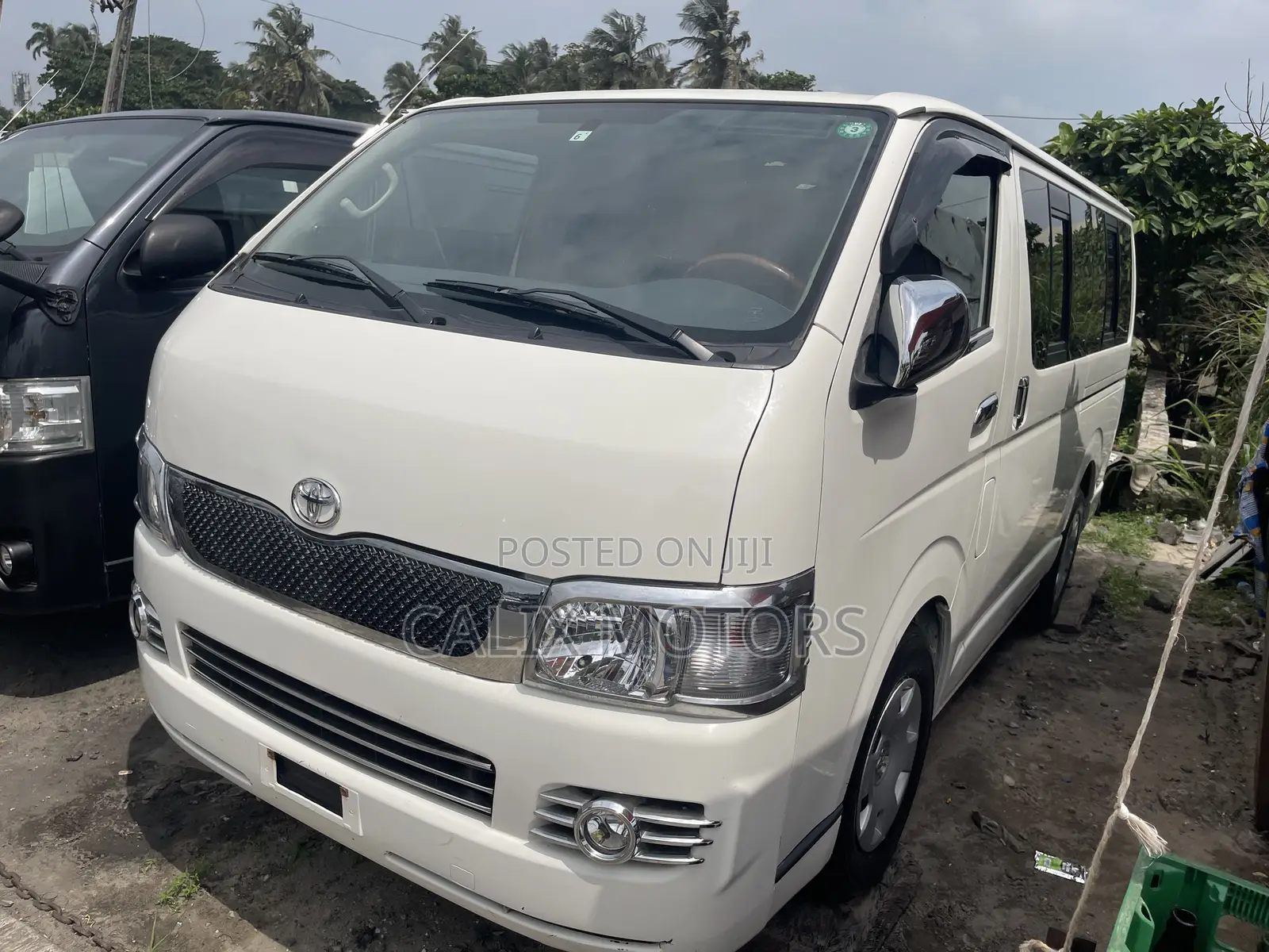 Toyota HiAce 2011 White