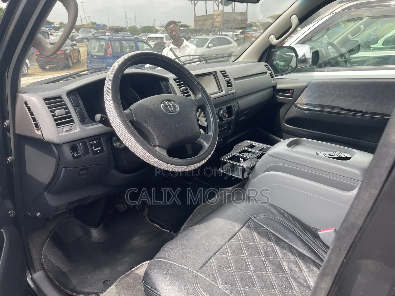 Toyota HiAce 2012 Black