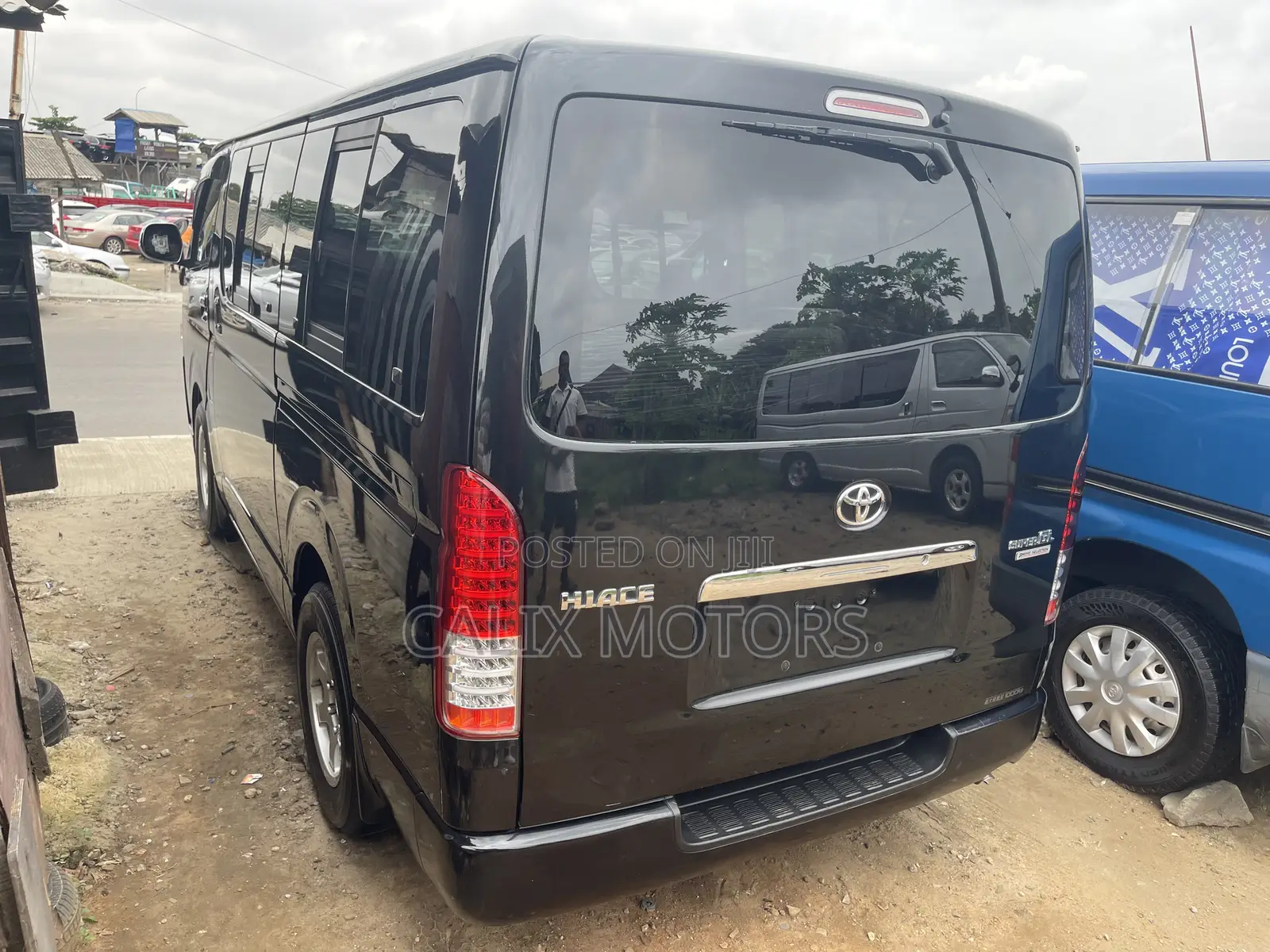 Toyota HiAce 2011 Black