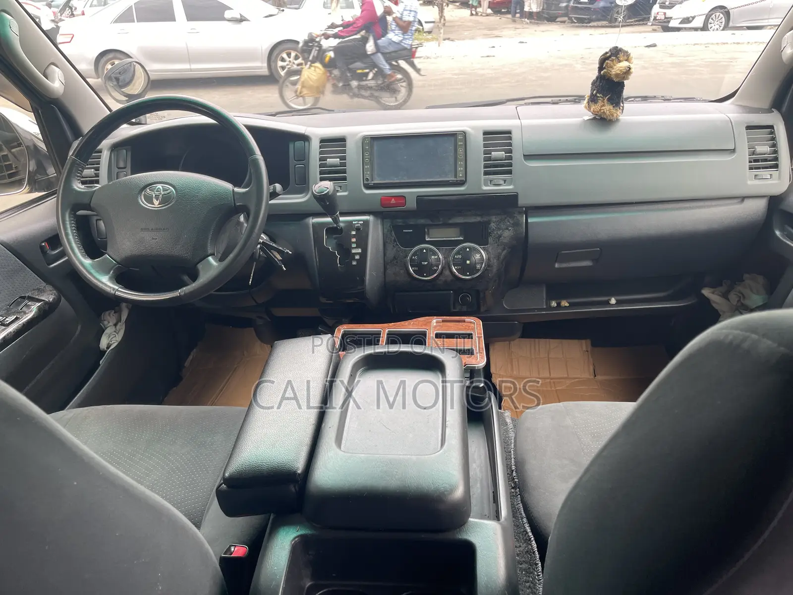 Toyota HiAce 2011 Black