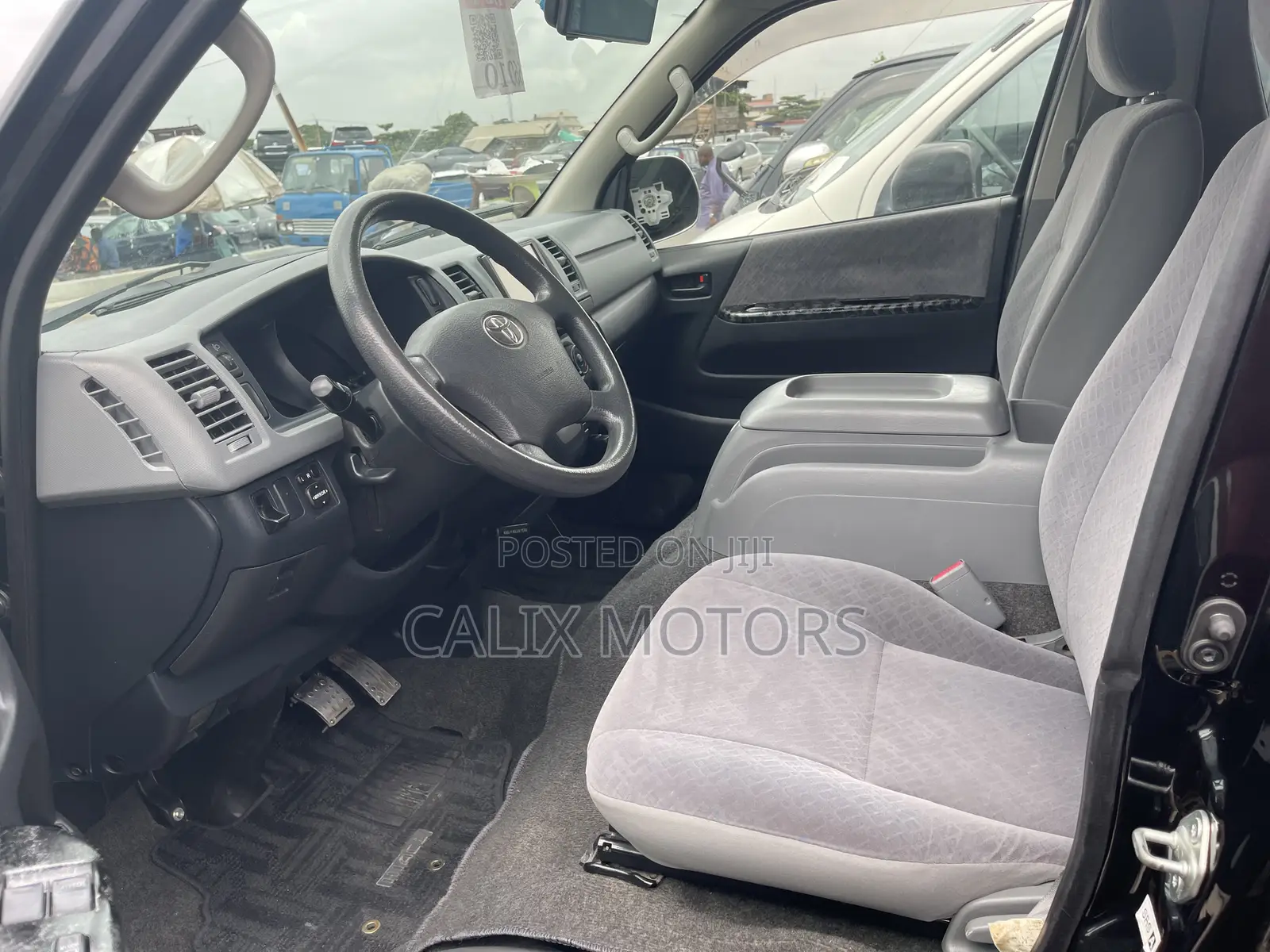 Toyota HiAce 2010 Black