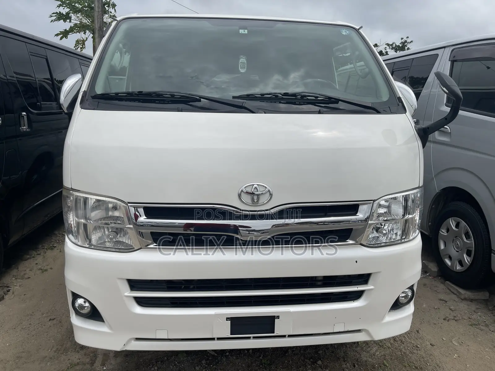 Toyota HiAce 2011 White