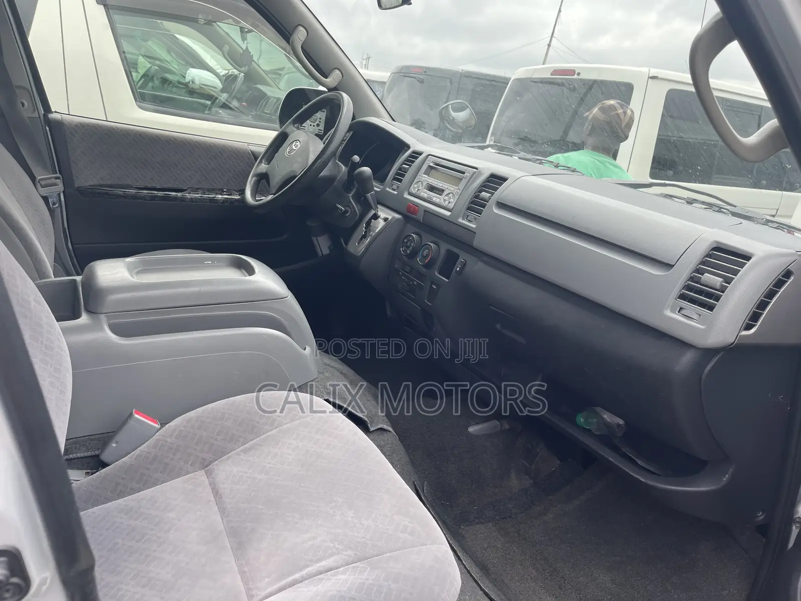 Toyota HiAce 2012 Silver