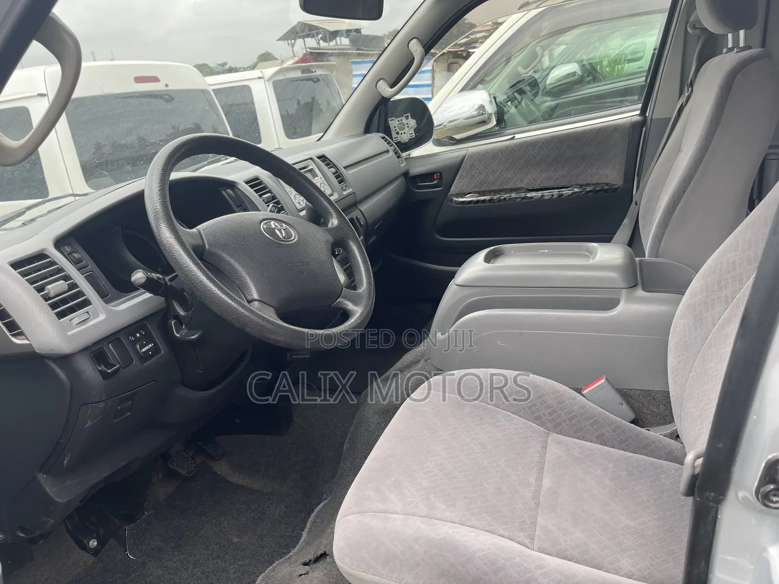 Toyota HiAce 2012 Silver