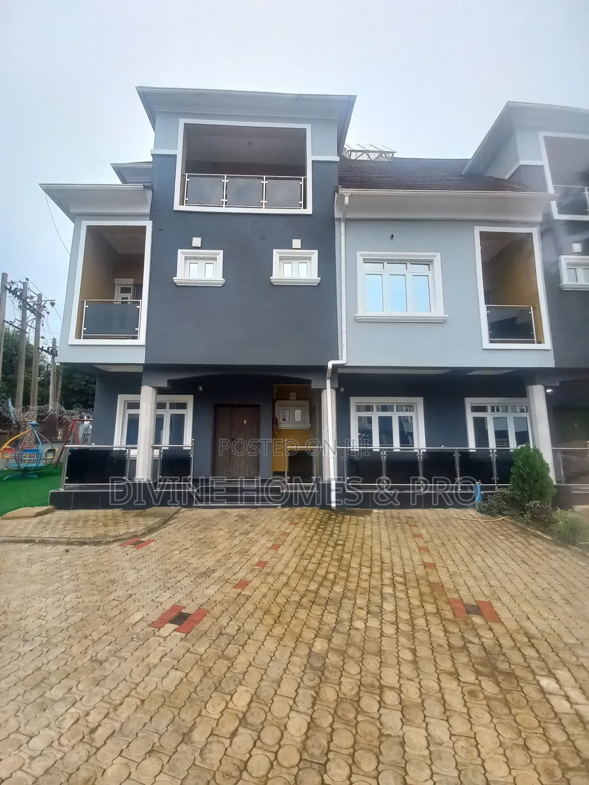 4bdrm Duplex in Area 1 for sale