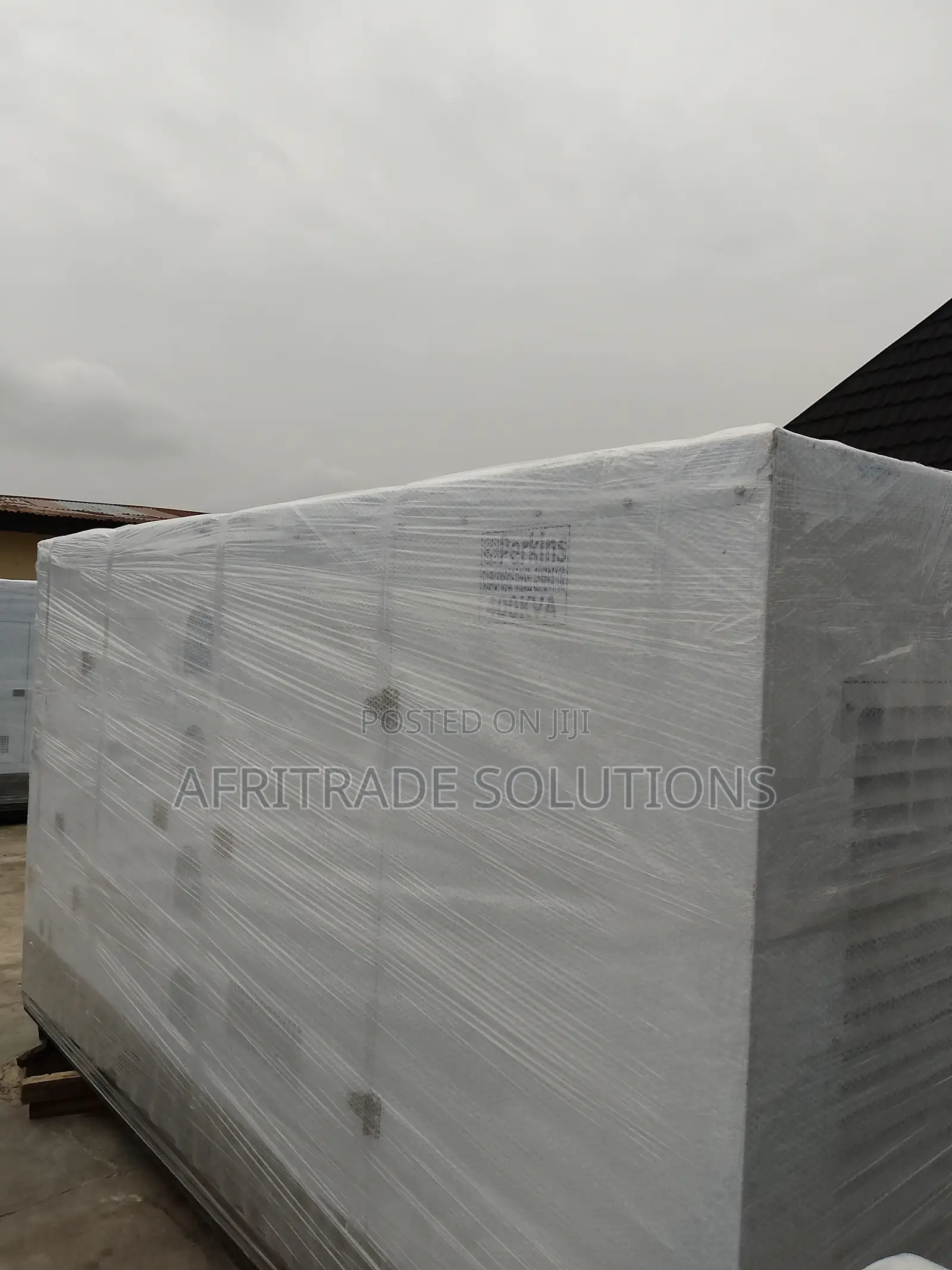 Efficient Perkins 400kva Soundproof Generator Set