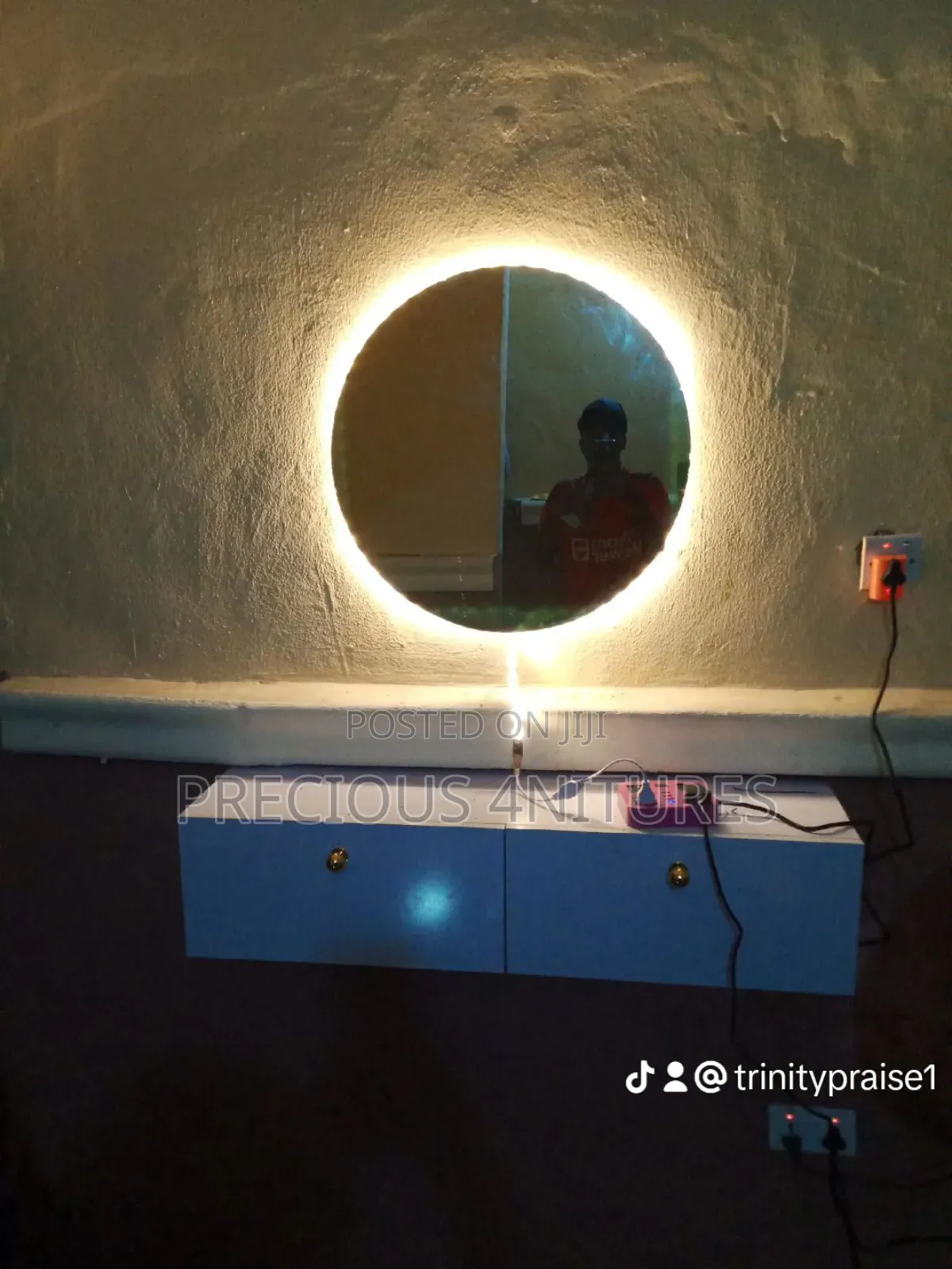Mirror Stand