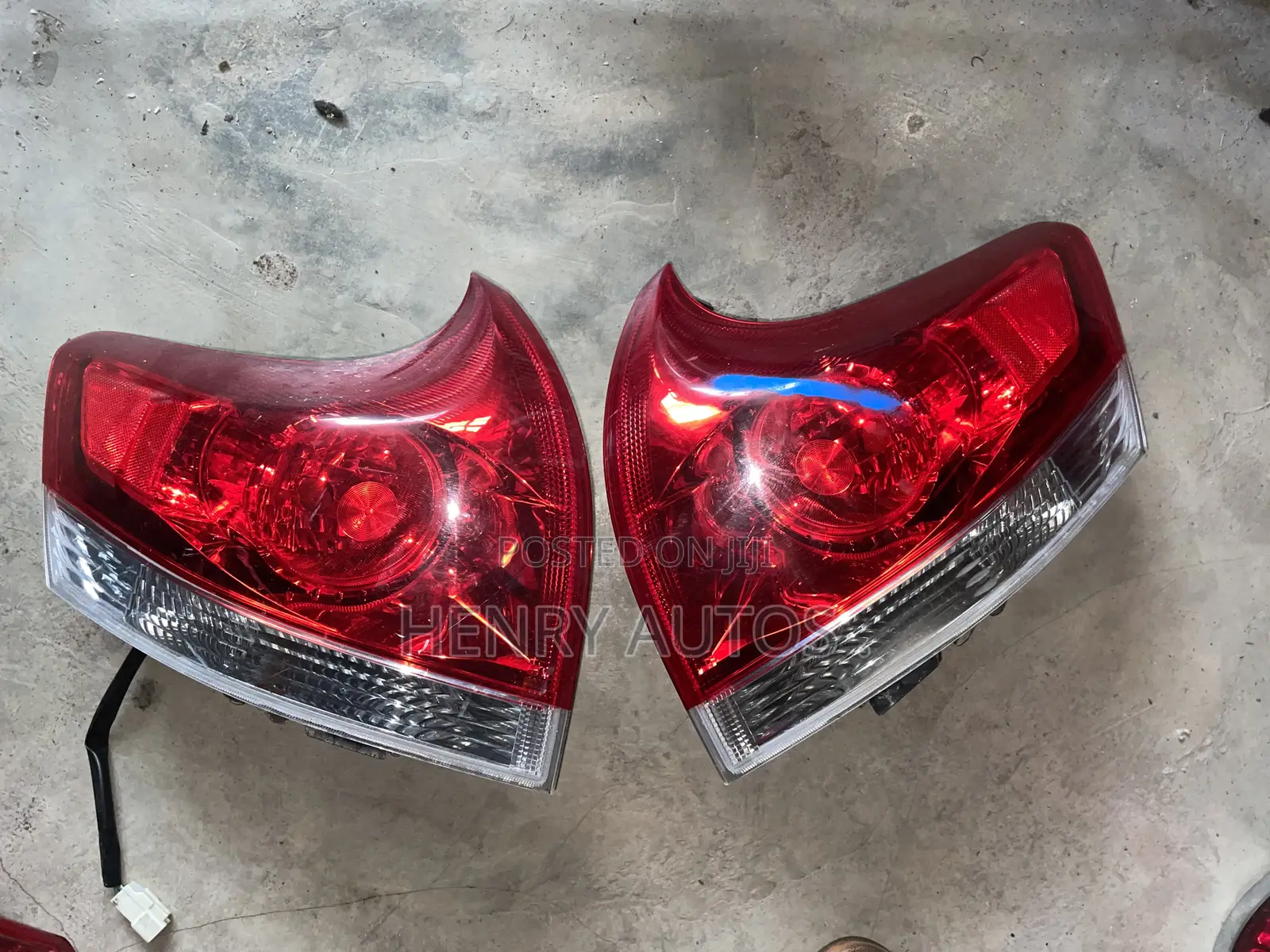 Set Rear Light Venza 2010