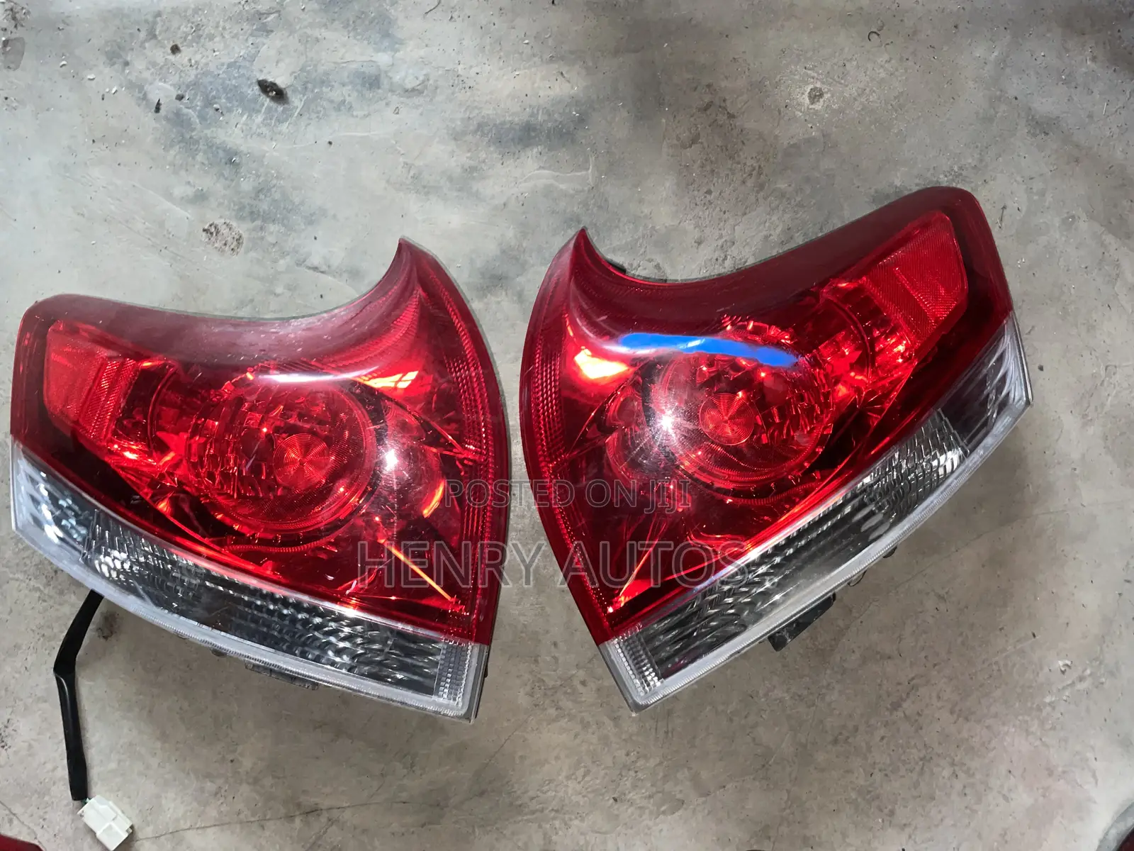 Set Rear Light Venza 2010