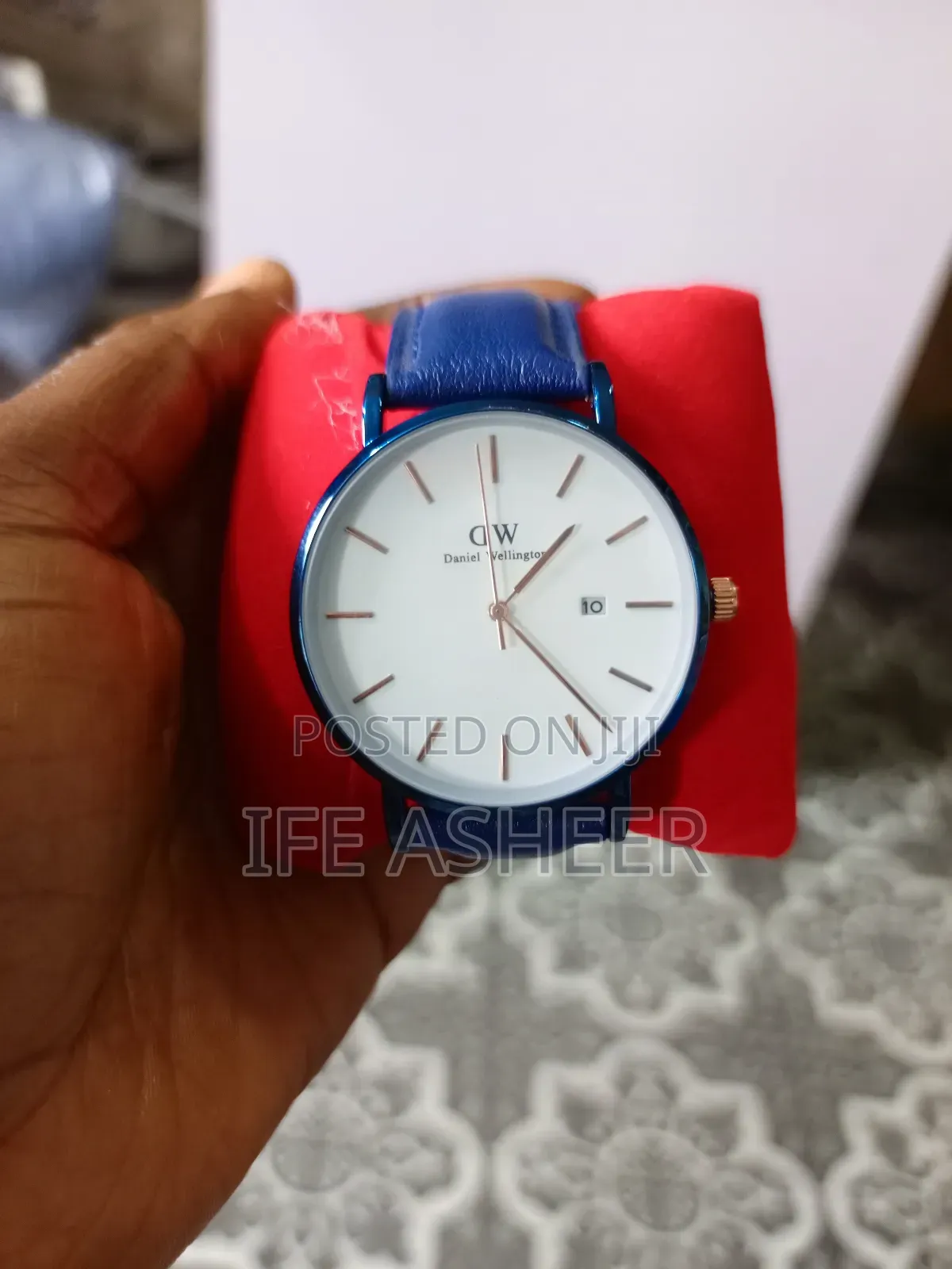 Daniel Wellington Men's Leather Wristwatch 01