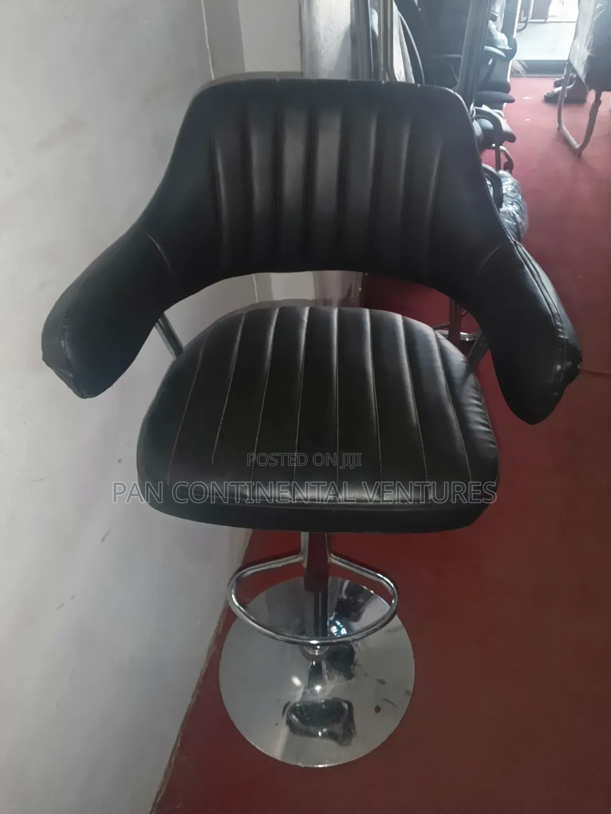 Durable Studio Chair With Leather Finish