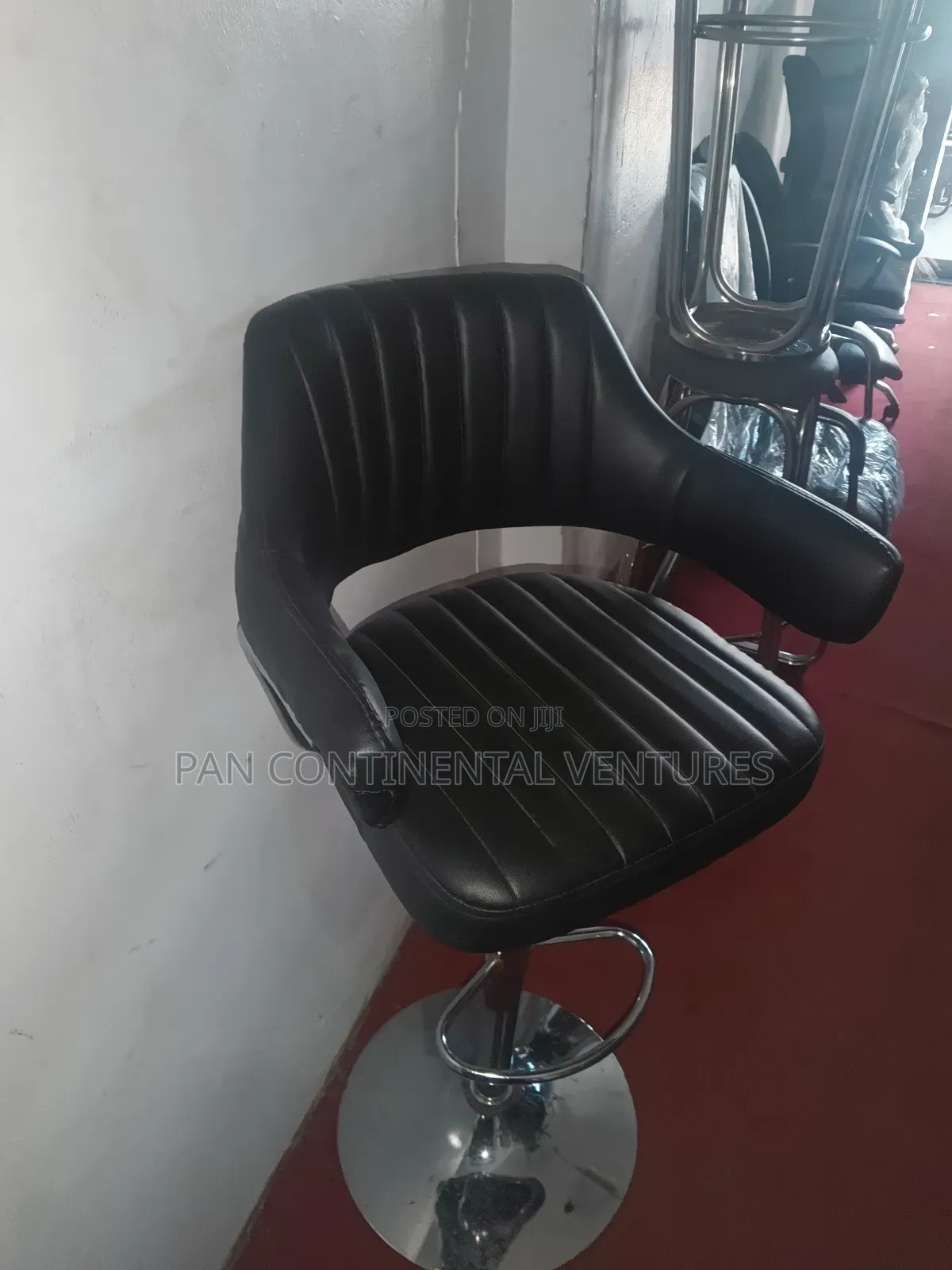 Durable Studio Chair With Leather Finish
