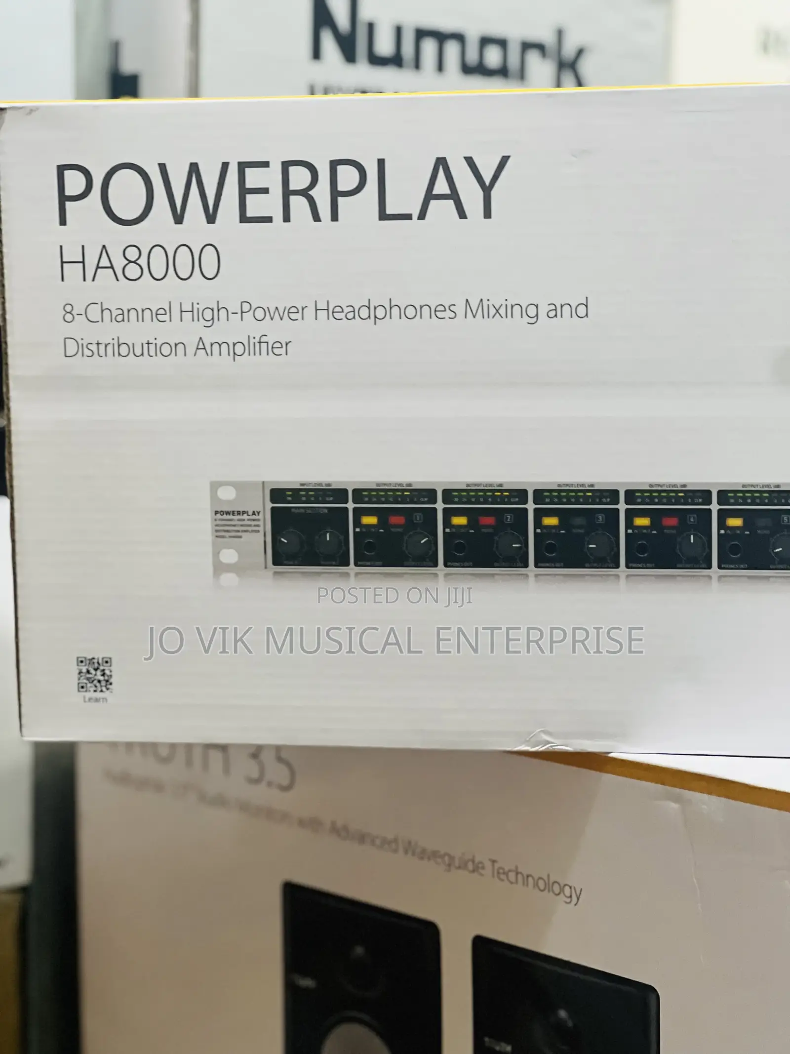 Behringer Powerplay HA8000 8 Channels Headphone Amplifier
