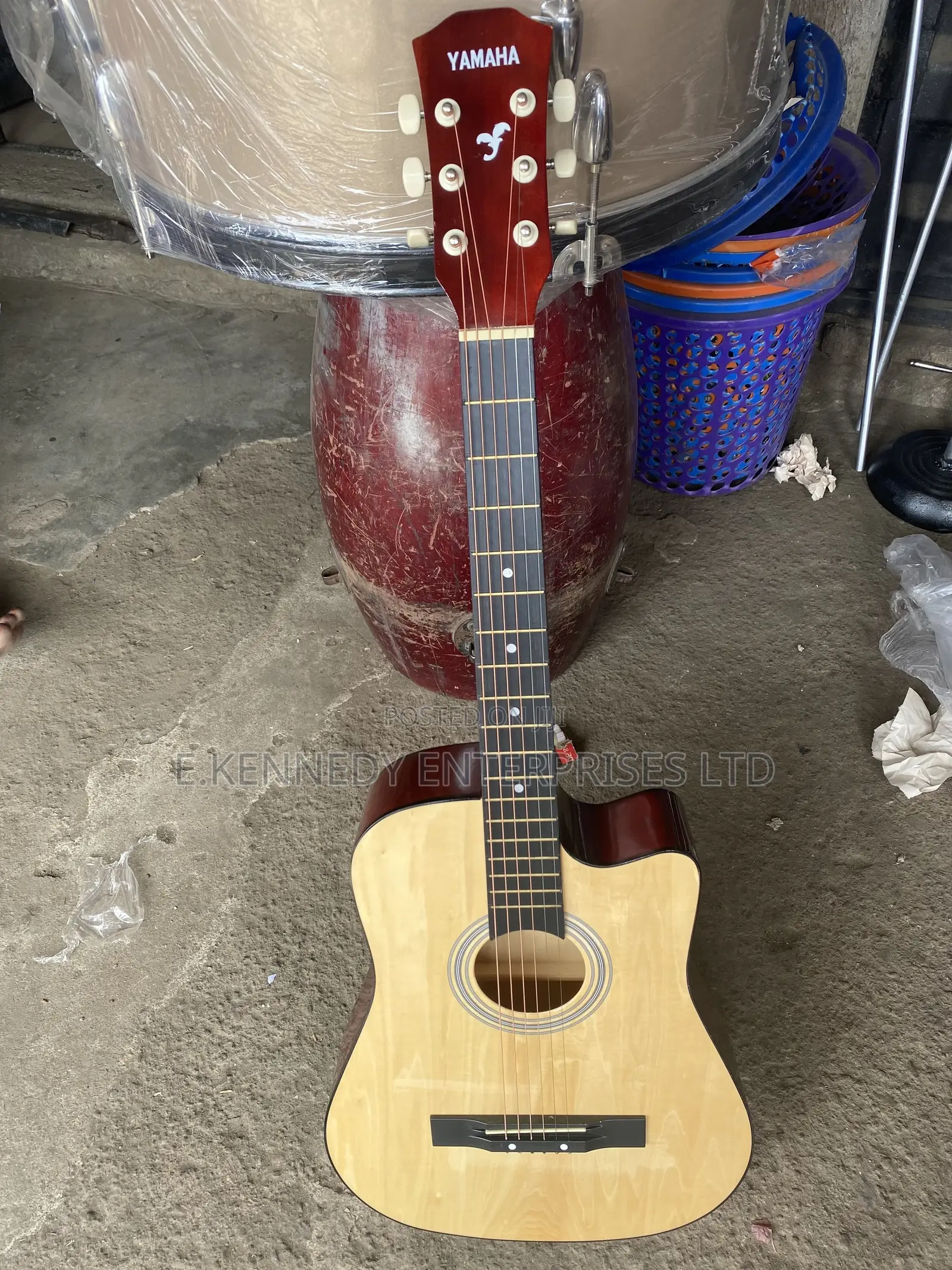 Professional Yamaha Acoustic Guitar With Bag and Belt
