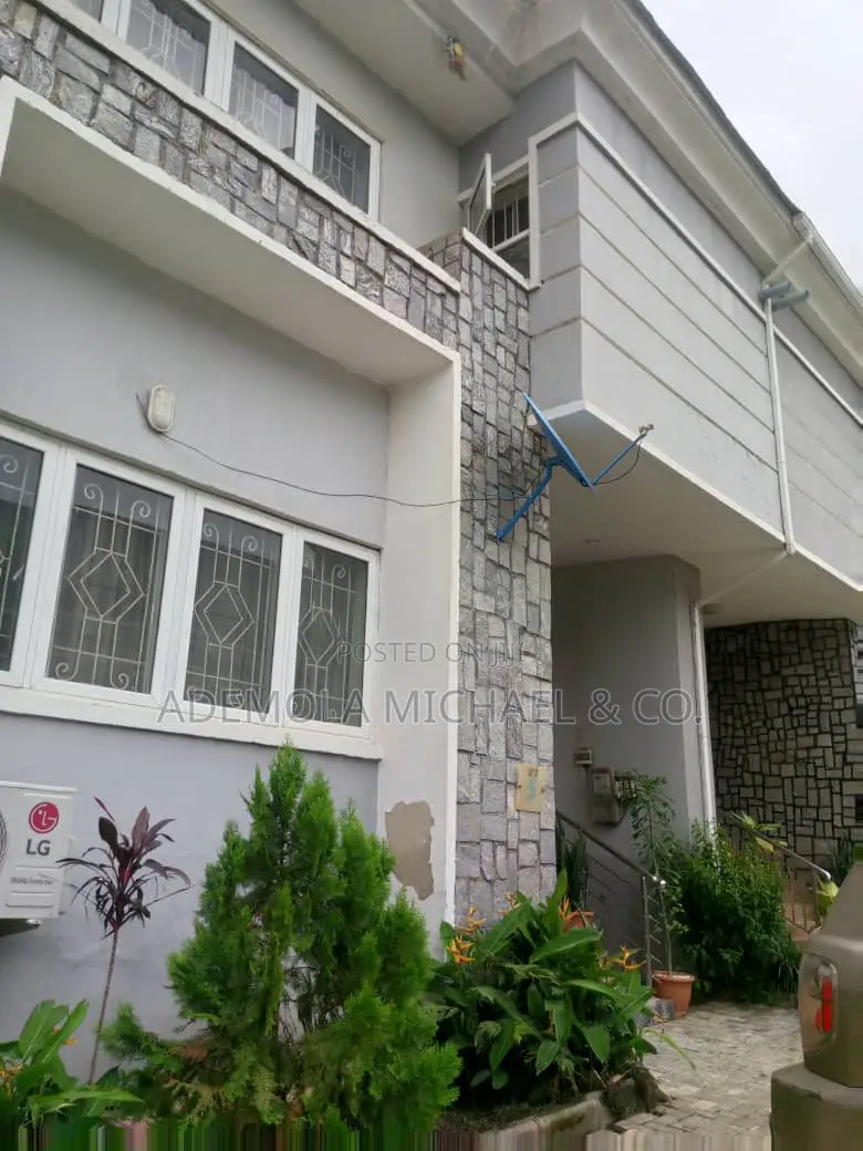 4bdrm Townhouse/Terrace in Brookshore Residence, Karsana