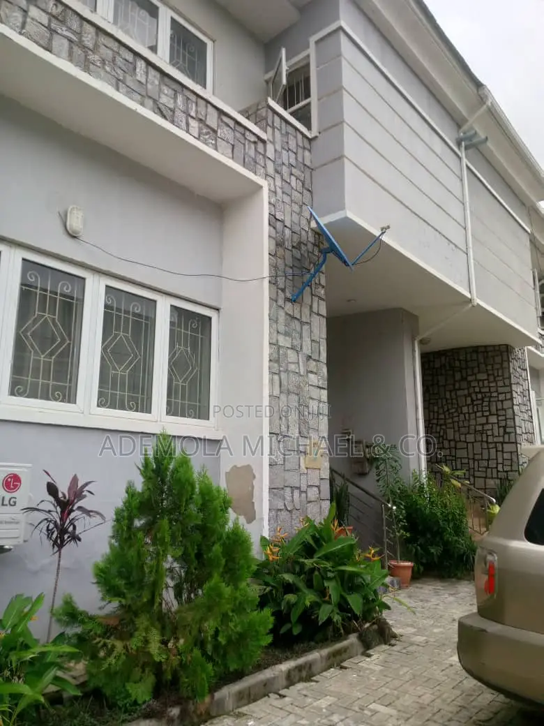 4bdrm Townhouse/Terrace in Brookshore Residence, Karsana