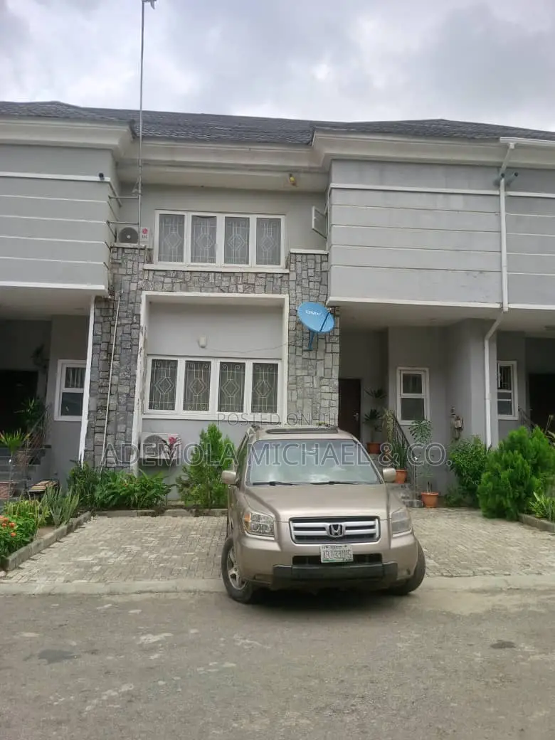 4bdrm Townhouse/Terrace in Brookshore Residence, Karsana