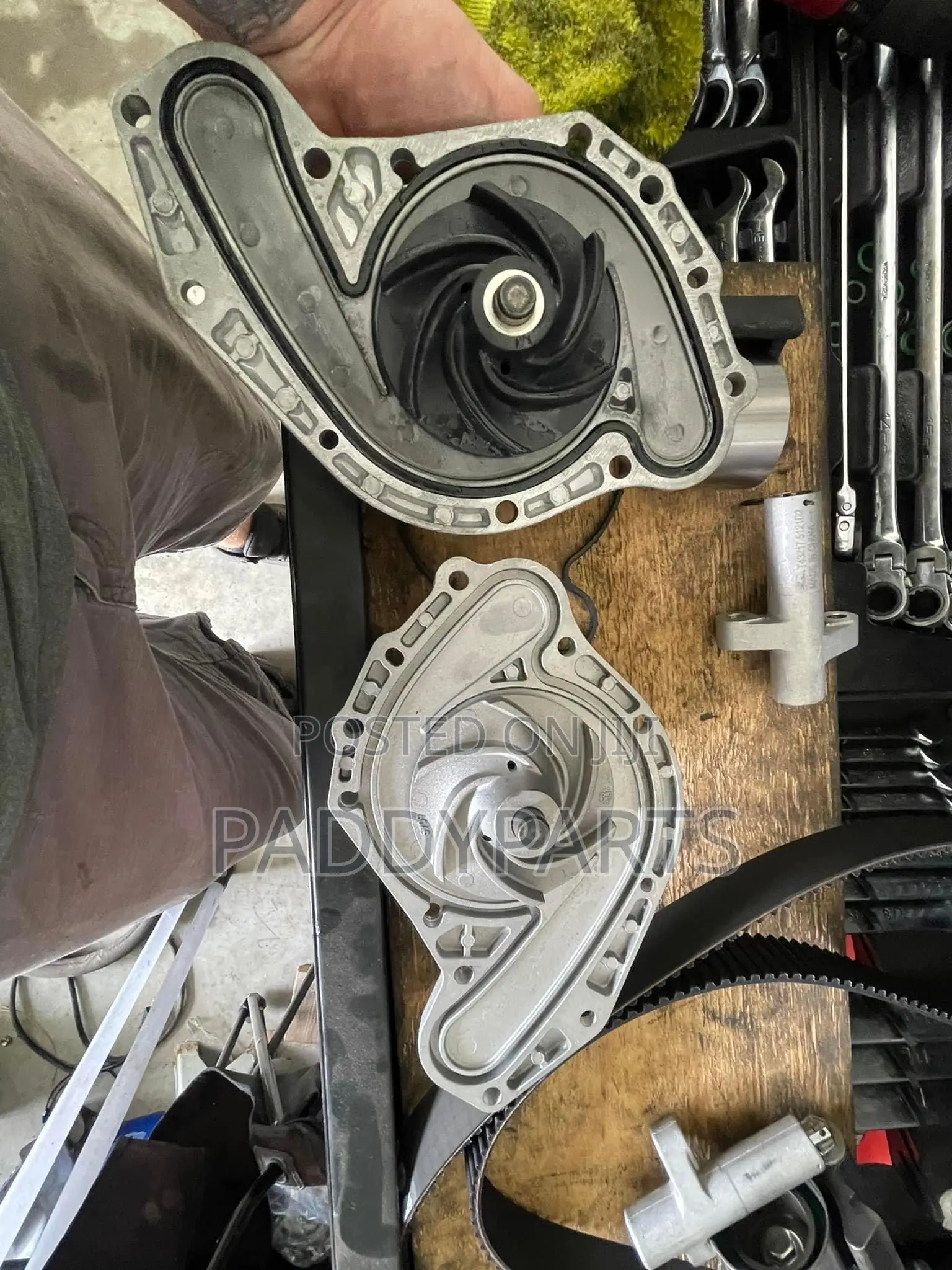 Dodge Grand Caravan V8 Engine Water Pump 2008-2010