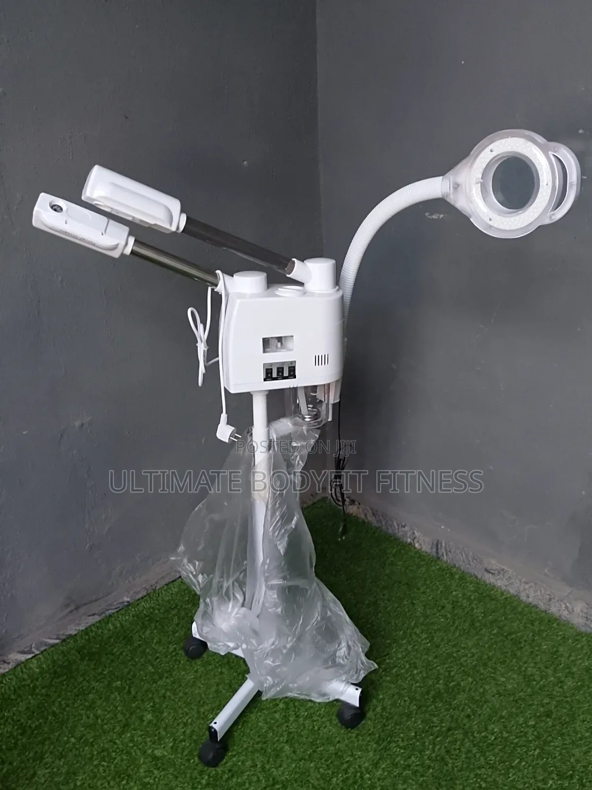 Brand New 3in1 Hot & Cold Facial Steamer With Mag Lamp