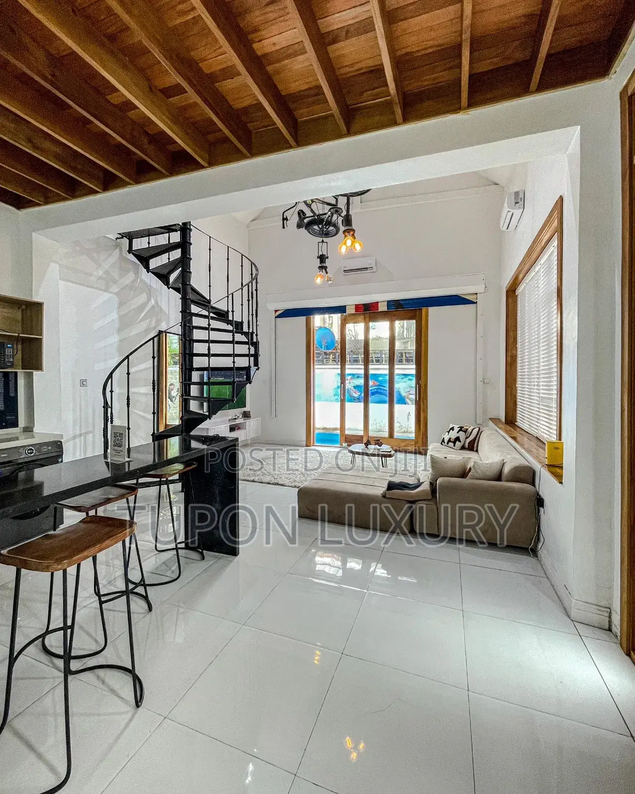 Luxury 2bedroom Detach Duplex With Pool.