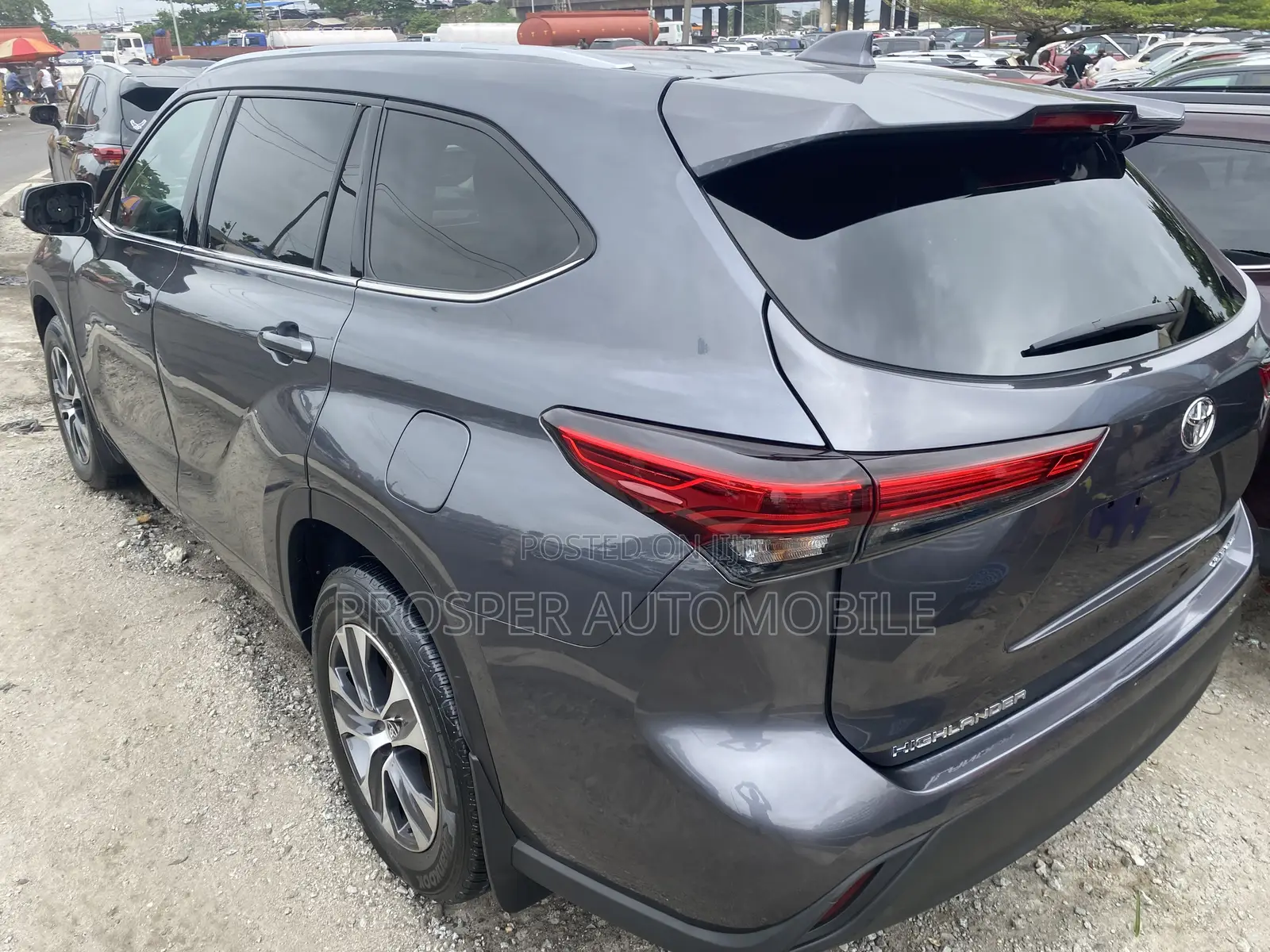 Toyota Highlander XLE 2022 Gray