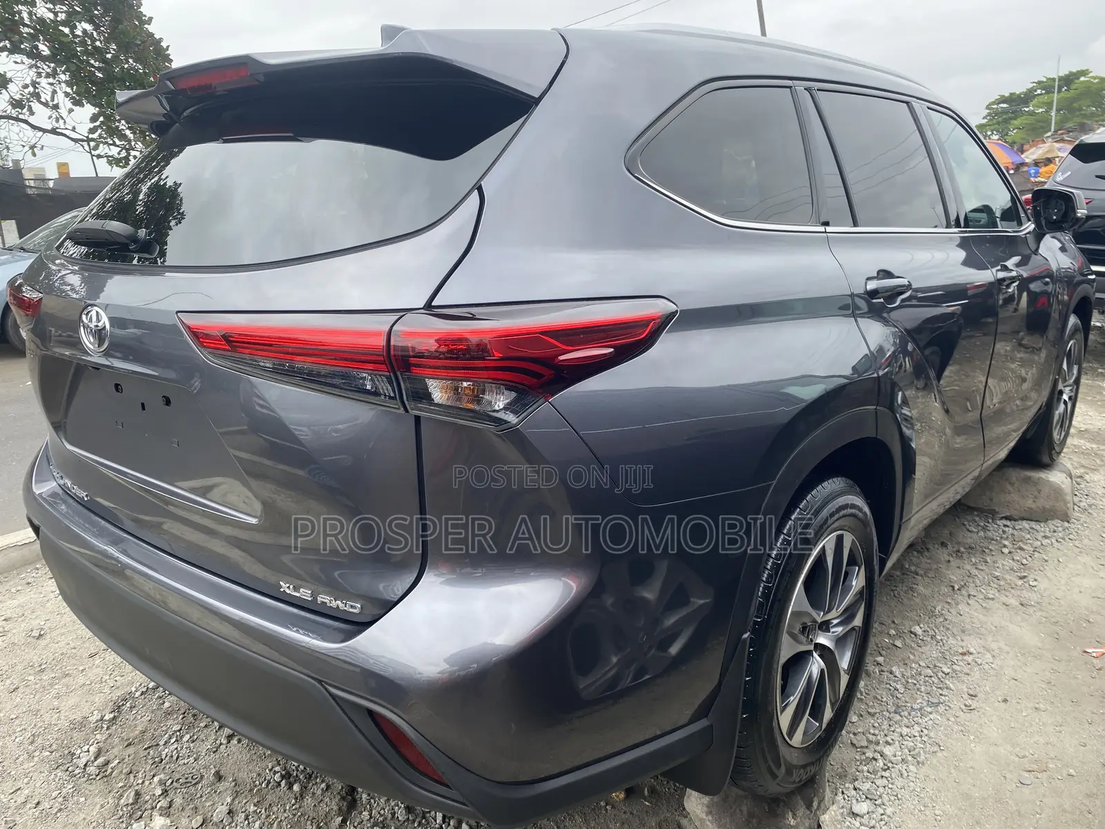 Toyota Highlander XLE 2022 Gray
