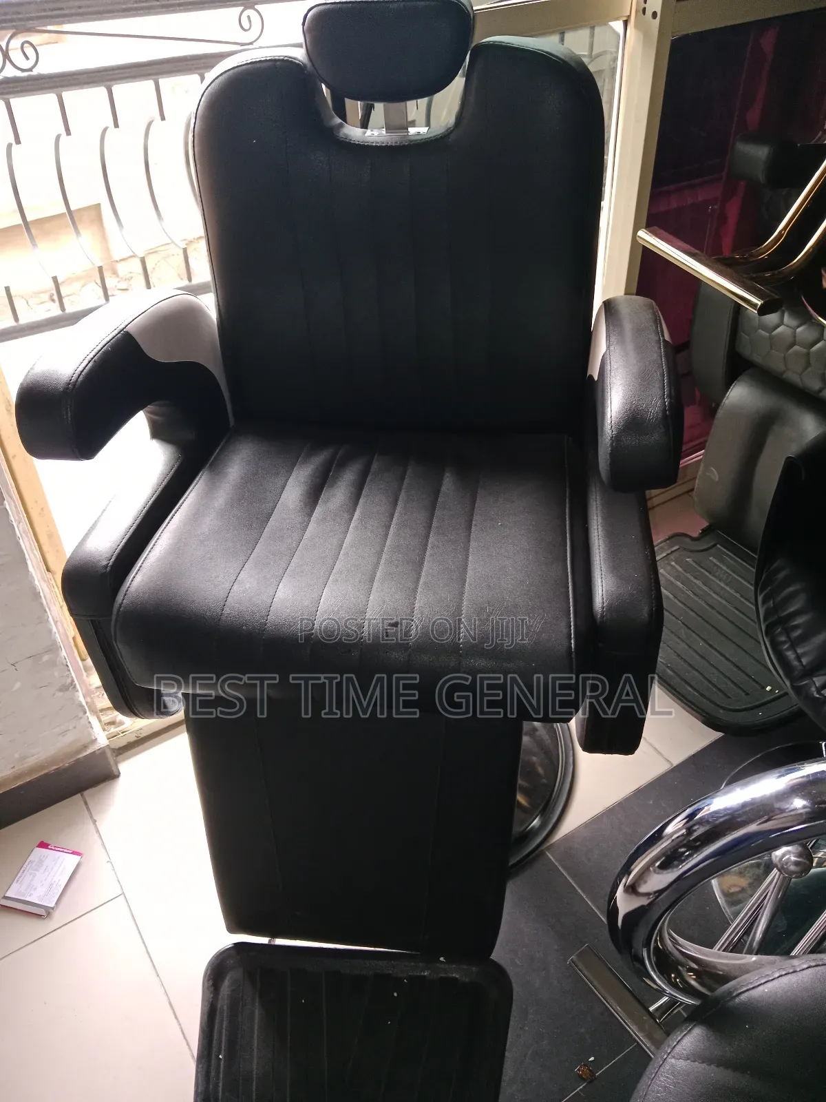 Exclusive Luxury High Quality Barbing Chair