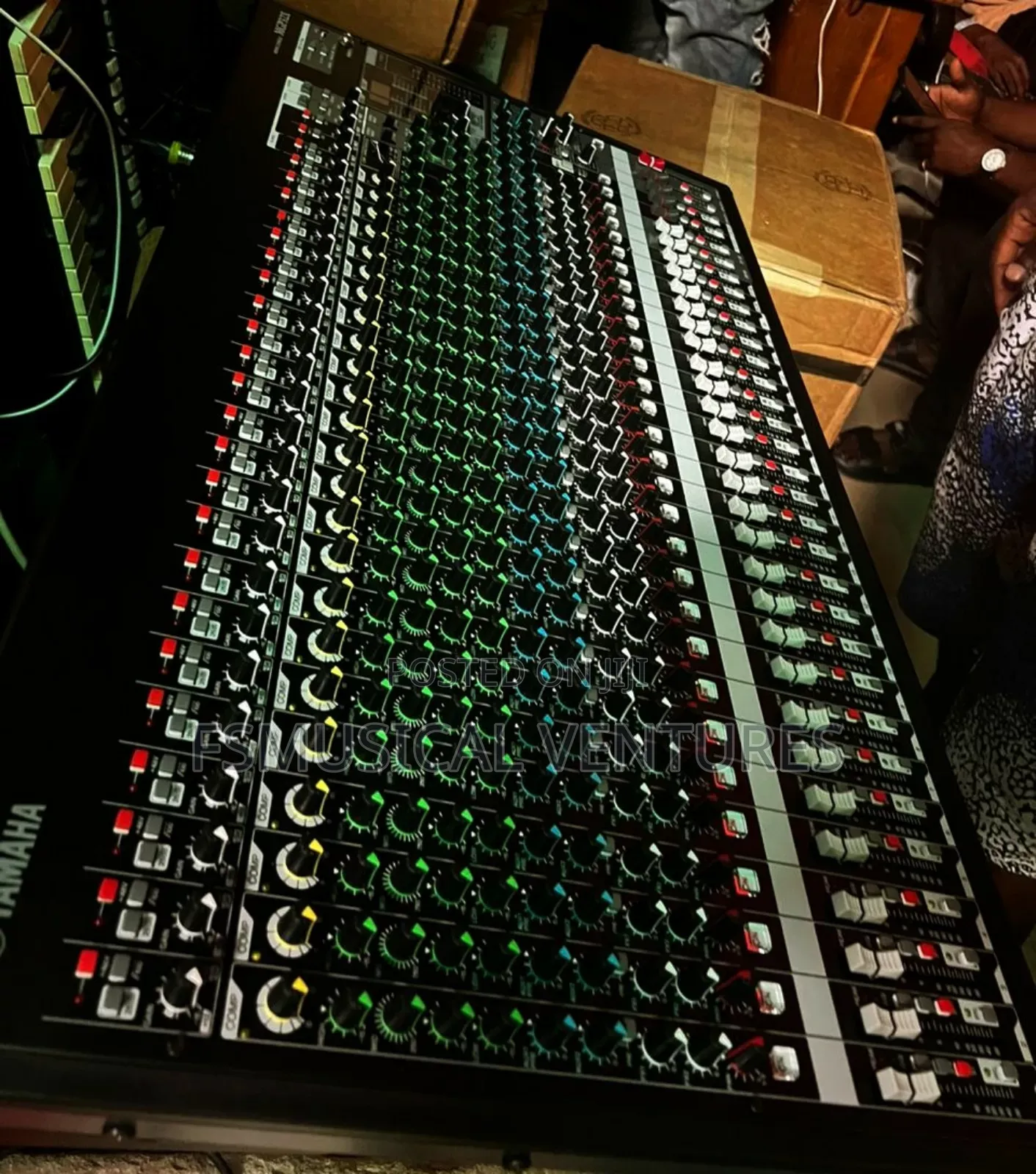 Yamaha MGP32X Premium Mixer Console 32-channels With EFT