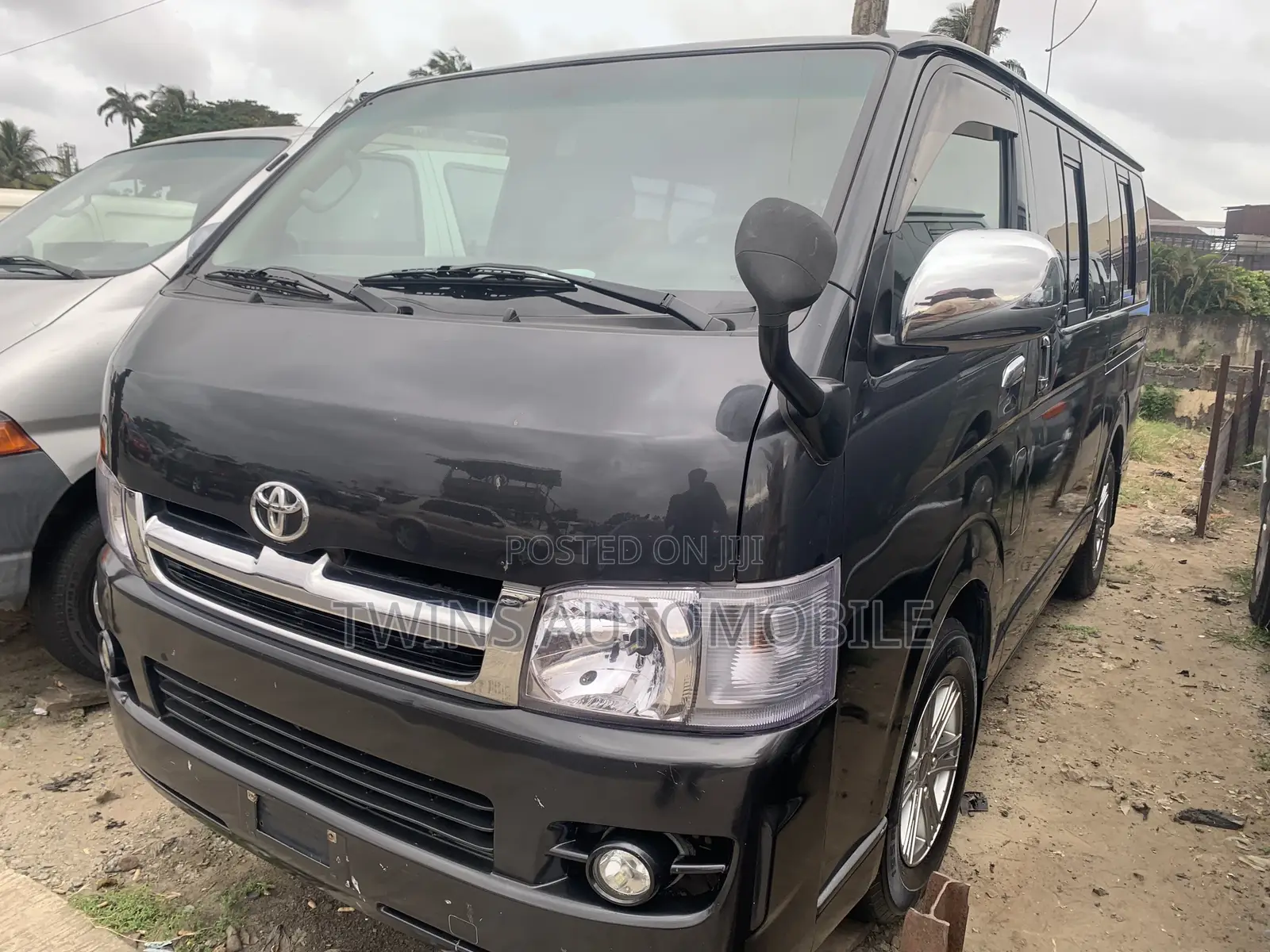 Toyota HiAce 2013 Black