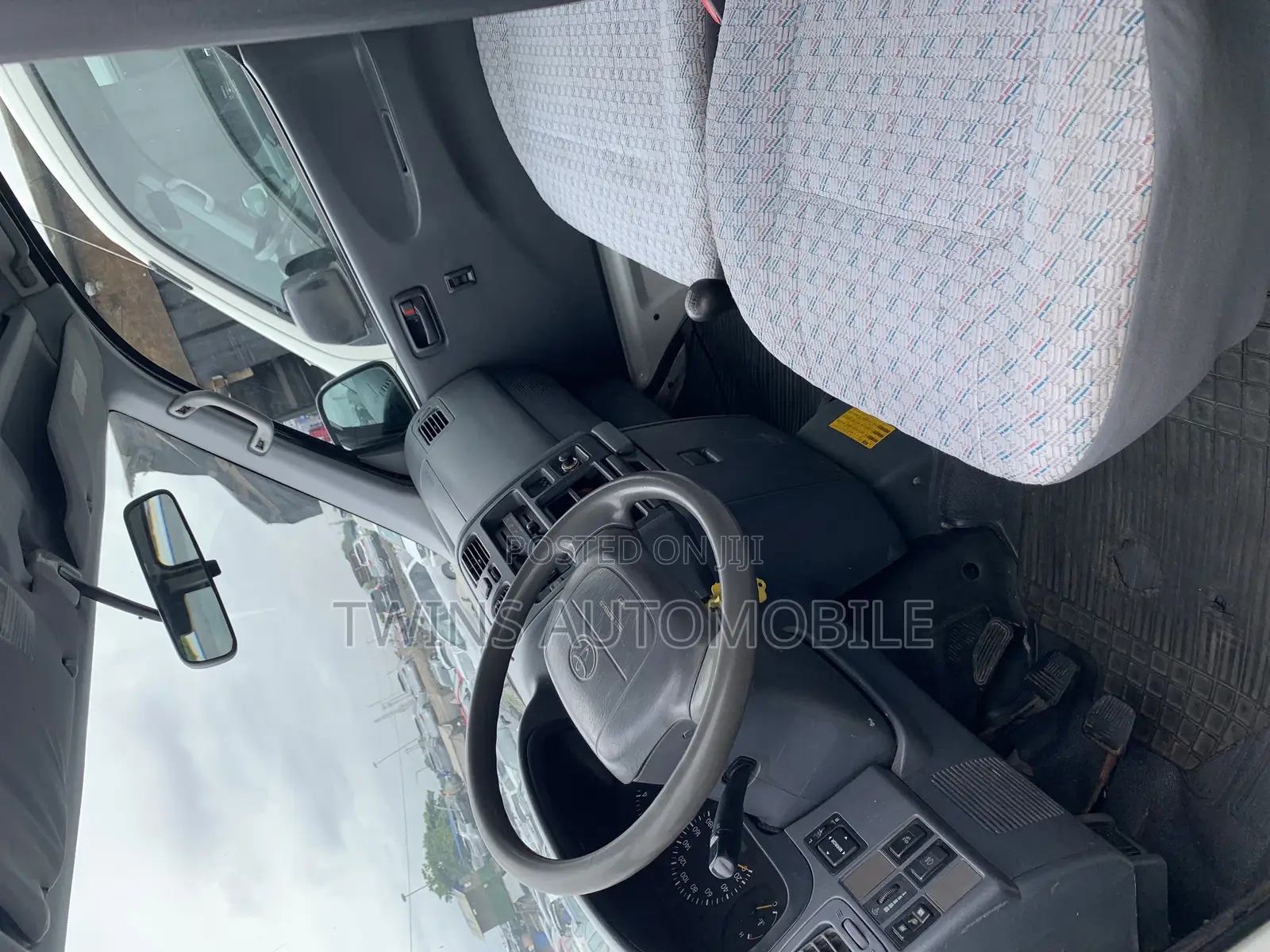 Toyota HiAce 2006 White