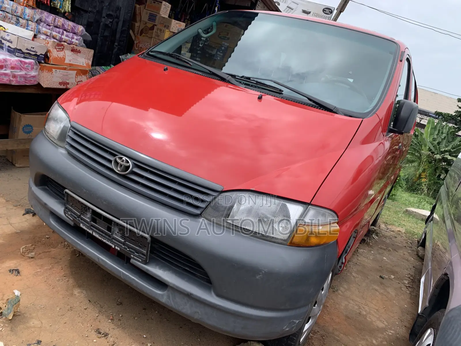 Toyota HiAce 2004 Red